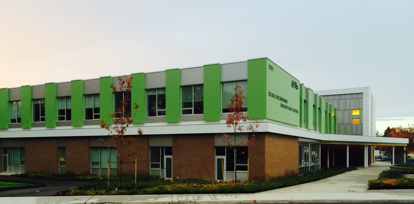 The street facade of Oak Bay High School.